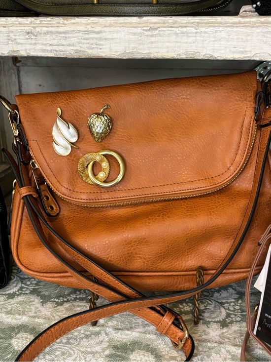 Handbags - Leather Crossbody Bag in Cognac Brown
